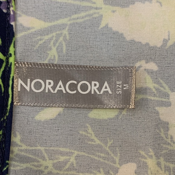 NORACORA brand, Size Medium multi-colored short sleeve blouse. - Picture 3 of 10